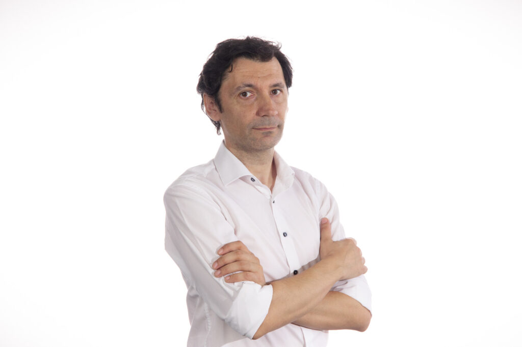 Lic. Sergio Carelli: Periodista, co-conductor.